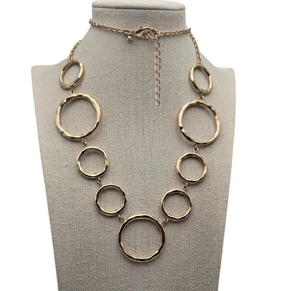 Source Unknown Jewelry - Hammered Retro 80s Gold Circle Necklace | Classic Old Money Statement